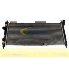 V40-60-2076 VEMO/VAICO Радиатор, охлаждение двигателя