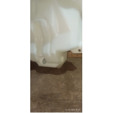 8260A169 MITSUBISHI Бачок омывателя лобового стекла 